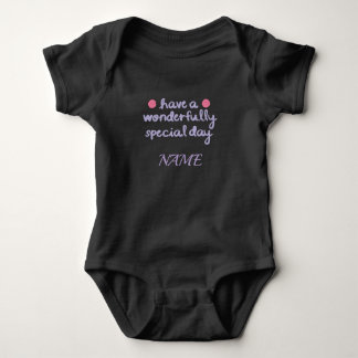 Wunderbare besondere Tag Geburtstags- und Geschenk Baby Strampler