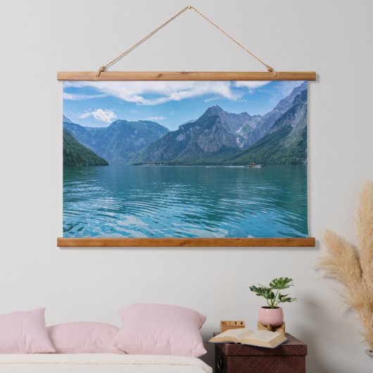 Wunderbarer blauer Bergsee - romantische Landschaf Wandteppich Mit Holzrahmen (Schlafzimmer)
