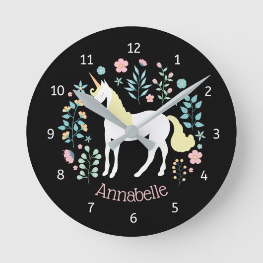 Wunderlicher Unicorn u. Blumen-schwarzes Runde Wanduhr (Vorderseite)