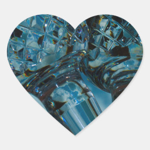 Wundern Sie sich beim Crystal Blue Skies Herz-Aufkleber