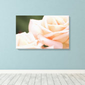 Wunderschöne beige Rose Stretched Canvas Print Leinwanddruck (Insitu (Holzboden))