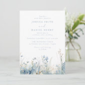Wunderschöne blaue Wildblumenwiese Hochzeit Einladung (Stehend Vorderseite)