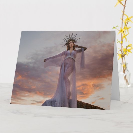 wunderschöne Frauen, die auf Rock Grußkarte stehen Karte (Gelbe Blume)