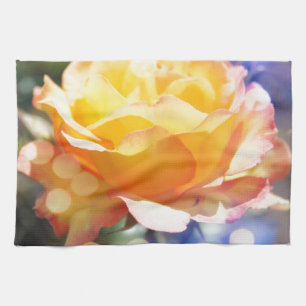 Wunderschöne gelbe Rosenblume. Florale Fotografie. Küchentuch