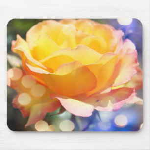 Wunderschöne gelbe Rosenblume. Florale Fotografie. Mousepad