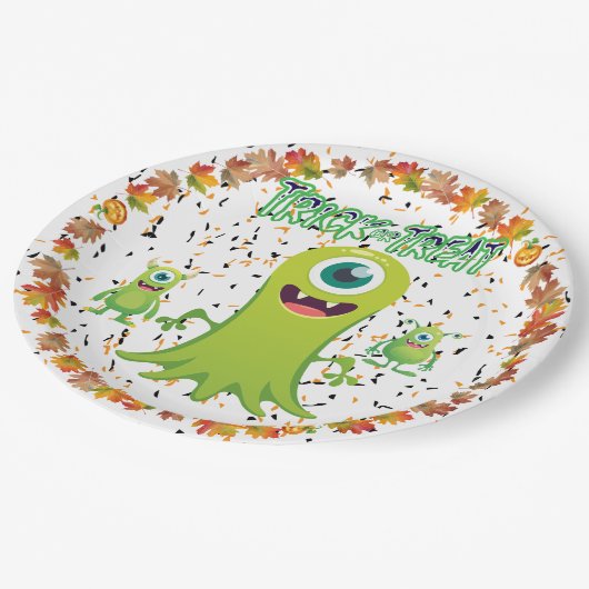 Wunderschöne Halloween-Gruppe von kleinen Monstern Pappteller (Schrägansicht)