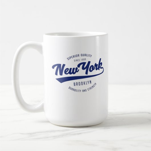 wunderschöne Kaffeezubereitung mit NEW YORK Abzeic Kaffeetasse (Links)