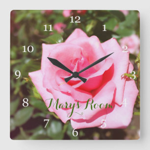 Wunderschöne rosa Rosenblumen-Uhr. Floral Quadratische Wanduhr