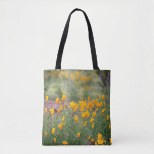 wunderschöne und duftende Wildblumen, die in Tuben Tasche