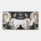 Wunderschöne weiße Rosen mit goldenen Details Schreibtischunterlage (Tastatur & Maus)