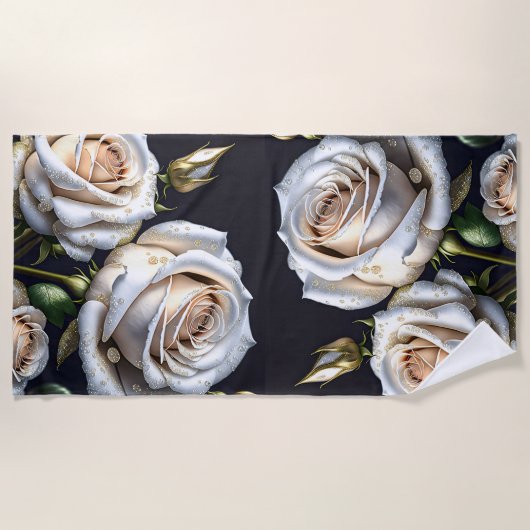 Wunderschöne weiße Rosen mit goldenen Details Strandtuch (Vorderseite)