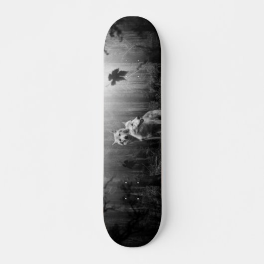 Wunderschöne Wölfe Schwarz und Weiß Leaf uns allei Skateboard (Vorne)