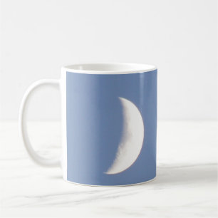 Wunderschöner Bergmond im Tageslicht Tasse
