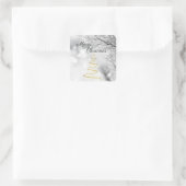 Wunderschöner, goldener Weihnachtsbaum am Schneeta Quadratischer Aufkleber (Tasche)