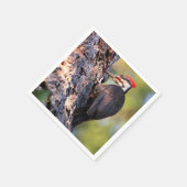 Wunderschöner Pileated Woodpecker auf dem Baum Serviette (Ecke)