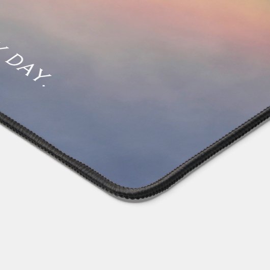 Wunderschöner Regenbogen in den Wolken Schreibtischunterlage (Ecke)