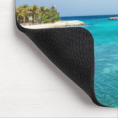 Wunderschöner tropischer Strand mit Strohhütten Mousepad (Ecke)