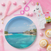 Wunderschöner tropischer Strand mit Strohhütten Pappteller (Party)