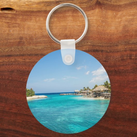 Wunderschöner tropischer Strand mit Strohhütten Schlüsselanhänger (Vorderseite)