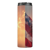 Wunderschönes 4. Juli Design - Feuerwerke & Freihe Thermosbecher (Rückseite)