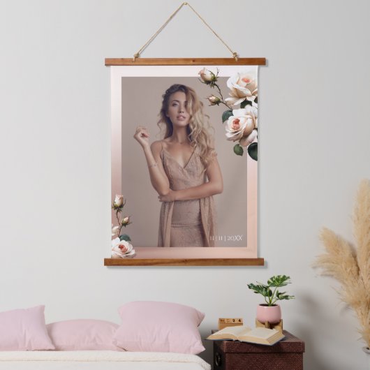 Wunderschönes Brautparty für die Rose von Rostbeig Wandteppich Mit Holzrahmen (Schlafzimmer)