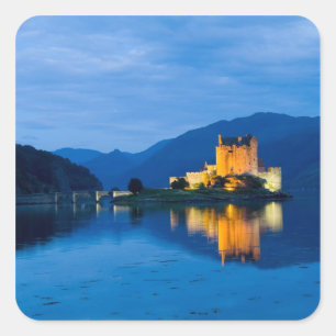 Wunderschönes Eileen Donan Castle in Western Dorni Quadratischer Aufkleber