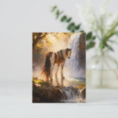 Wunderschönes Pinto Gypsy Vanner Pferd am Wasserfa Postkarte (Stehend Vorderseite)