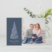 Wunderschönes Spruce Tree Blauer Weihnachten/Foto Einladung (Stehend Vorderseite)