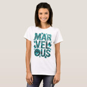 Wunderschönes Türkis MARVELOUS Grafikdesign T-Shirt (Vorne ganz)