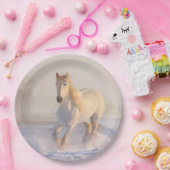 Wunderschönes weißes Pferd im Schnee Pappteller (Party)