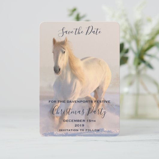 Wunderschönes weißes Pferd im Schnee Save The Date (Stehend Vorderseite)