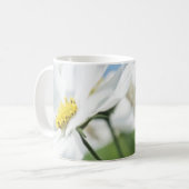 Wünsche mit White Daisies Personalisiert Kaffeetasse (Vorderseite Links)