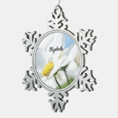 Wünsche mit White Daisies Personalisiert Schneeflocken Zinn-Ornament (Rechts)