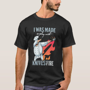 wurde gemacht, um mit Messern zu spielen und Feuer T-Shirt