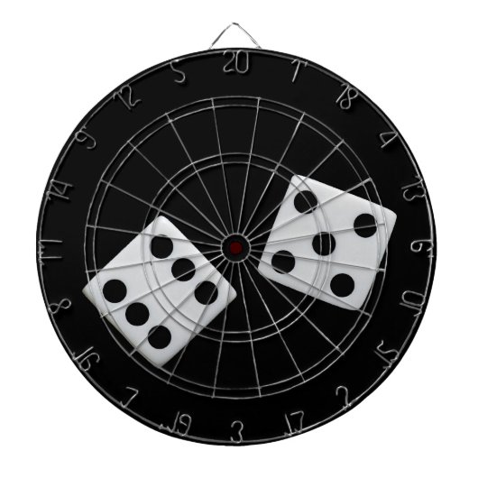 Würfel auf der schwarzen Karte Dartscheibe (vorne)