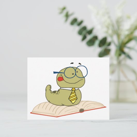 Wurm auf einem Buch mit Brille Postkarte (Stehend Vorderseite)
