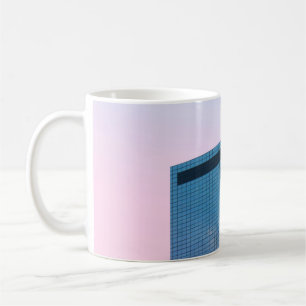 Wurmperspektive des Gebäudes Kaffeetasse