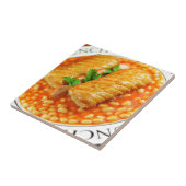 Wurstrollen und gebackene Bohnen Fliese (Seite)