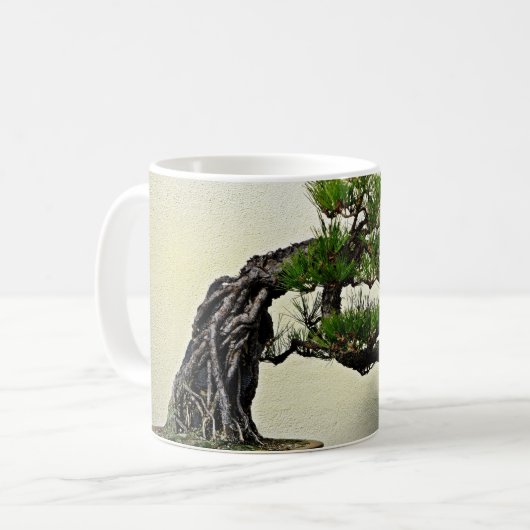 Wurzel über Felsen-Kiefern-Bonsais-Baum Kaffeetasse (Vorderseite Links)