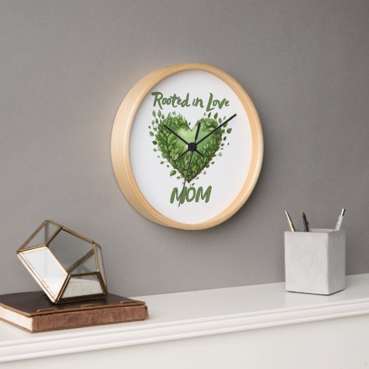 Wurzeln in Liebe, Mama Uhr (Büro)
