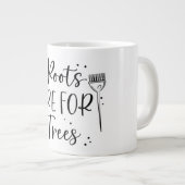 Wurzeln sind für die Tasse der Bäume (Vorderseite Rechts)