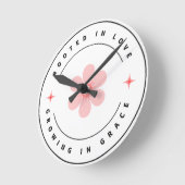 Wurzelt mit Liebe wächst mit Grace - Inspirational Runde Wanduhr (Winkel)