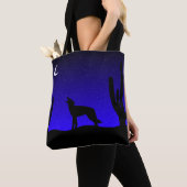 Wüste Coyote Howling auf dem Mond Tasche (Von Nahem)