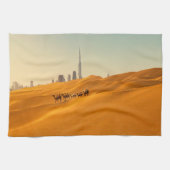 Wüsten | Dubais Skyline-Ansicht mit Kameln Geschirrtuch (Horizontal)