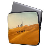 Wüsten | Dubais Skyline-Ansicht mit Kameln Laptopschutzhülle (Vorderseite Links)
