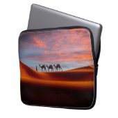 Wüsten | Mann und Kamele in den Sanddünen Laptopschutzhülle (Vorderseite Links)