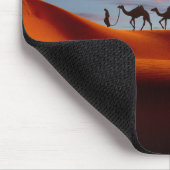 Wüsten | Mann und Kamele in den Sanddünen Mousepad (Ecke)