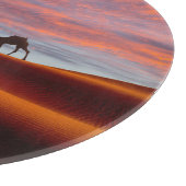 Wüsten | Mann und Kamele in den Sanddünen Schneidebrett (Ecke)