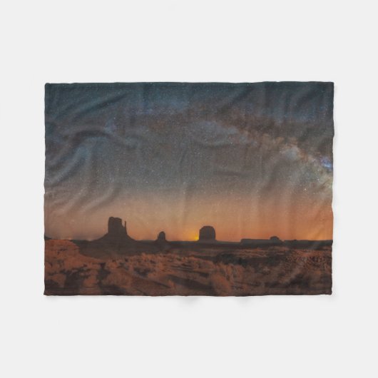 Wüsten | Sternenhimmel über einer Wüstenlandschaft Fleecedecke (Vorderseite (Horizontal))