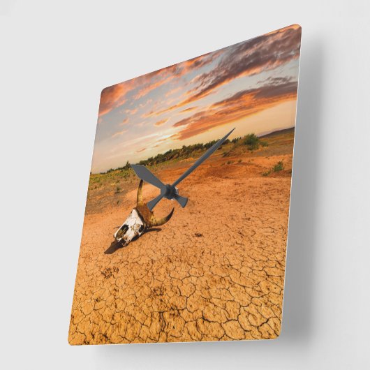 Wüsten | Wüste mit Kuhschädel Quadratische Wanduhr (Winkel)